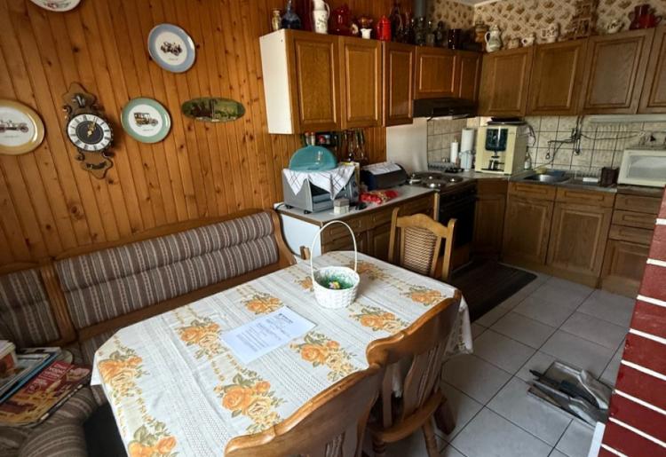 821. Na prodaju kuća 
