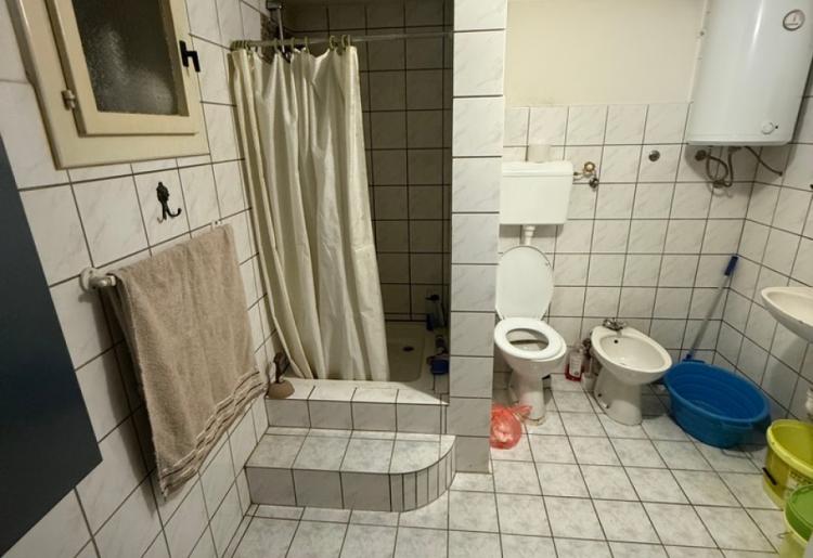 821. Na prodaju kuća 