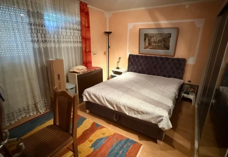 821. Na prodaju kuća 