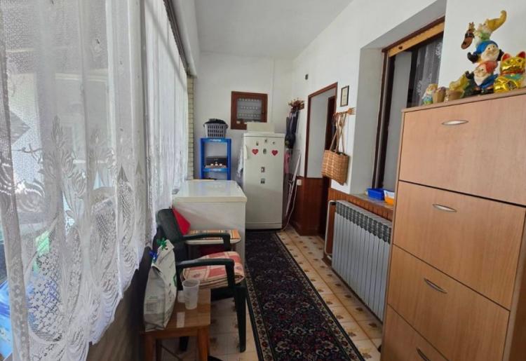 822. Na prodaju tri stambene jedinice na jednom placu