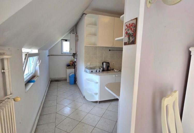 831. Na prodaju kuća 