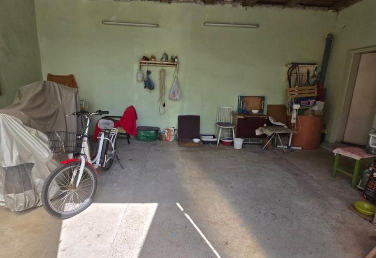 831. Na prodaju kuća 
