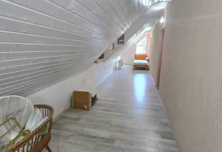 831. Na prodaju kuća 