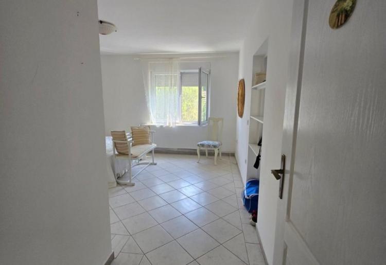 831. Na prodaju kuća 