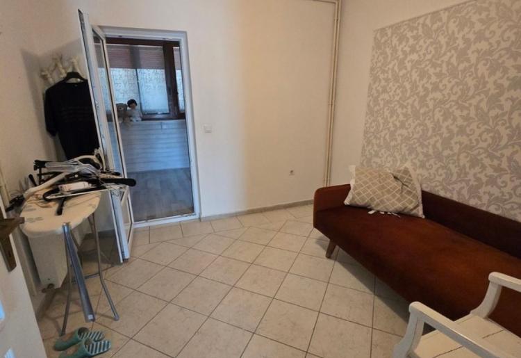 831. Na prodaju kuća 