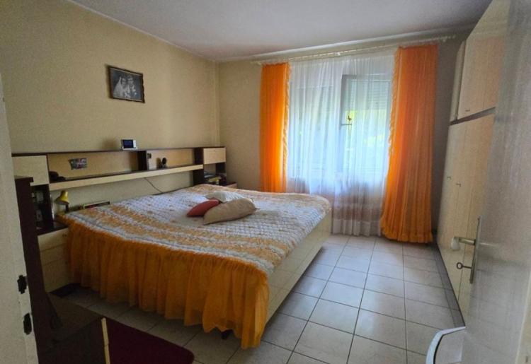 831. Na prodaju kuća 