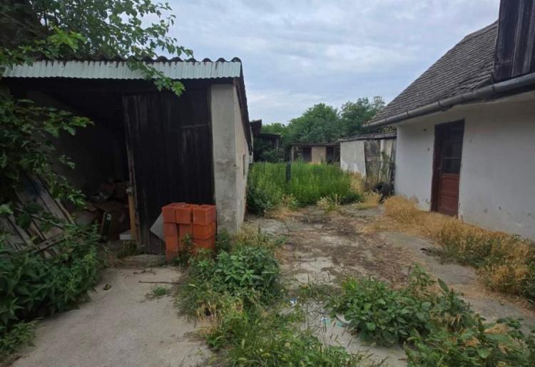 836. Na prodaju kuća 