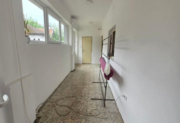 836. Na prodaju kuća 
