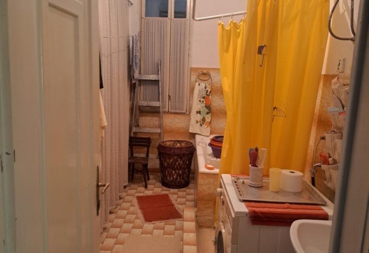 837. Na prodaju petosoban stan 