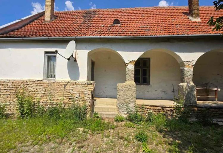 839. Na prodaju kuća 