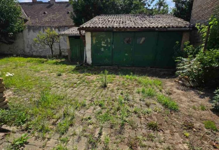 839. Na prodaju kuća 