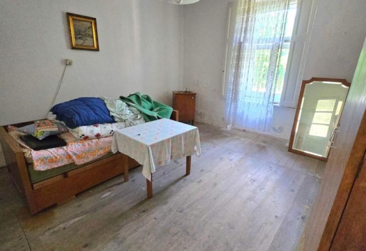 839. Na prodaju kuća 