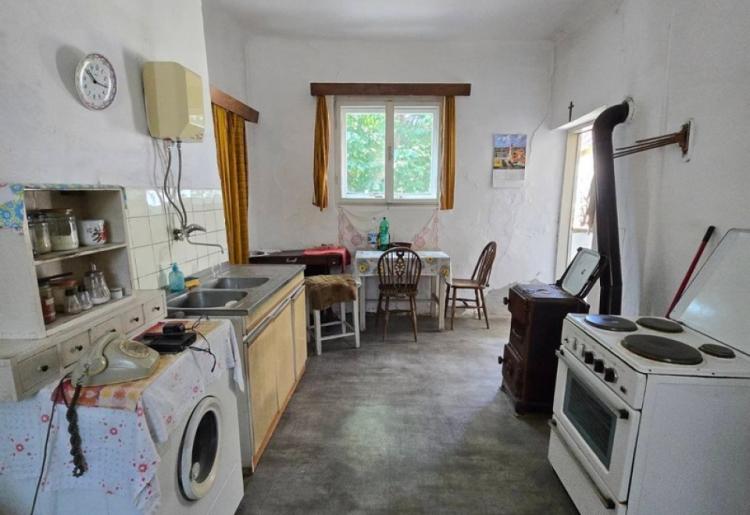 839. Na prodaju kuća 
