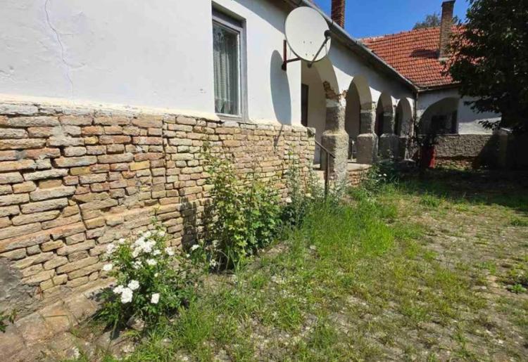 839. Na prodaju kuća 