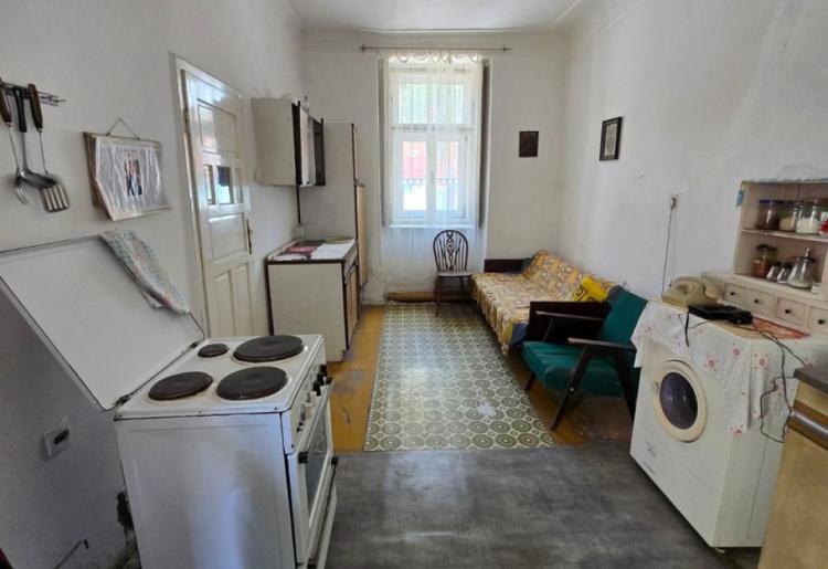 839. Na prodaju kuća 