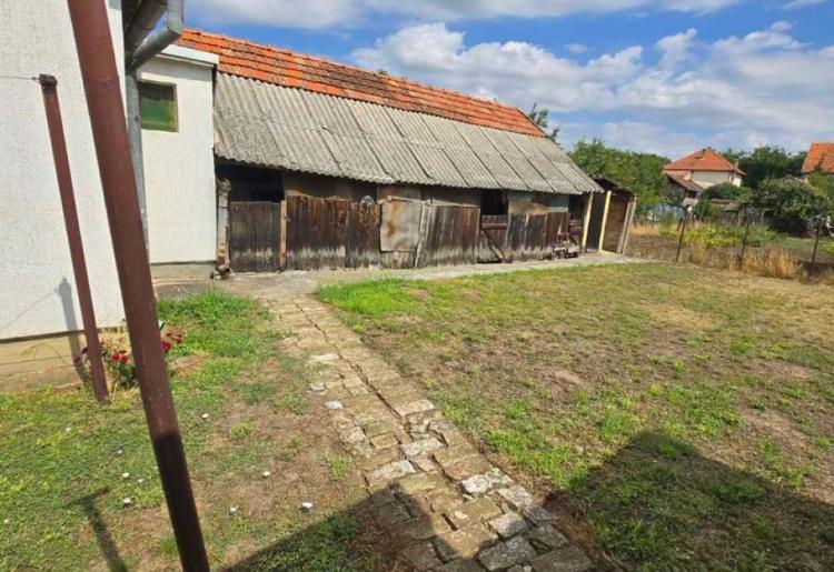 848. Na prodaju dve kuće 