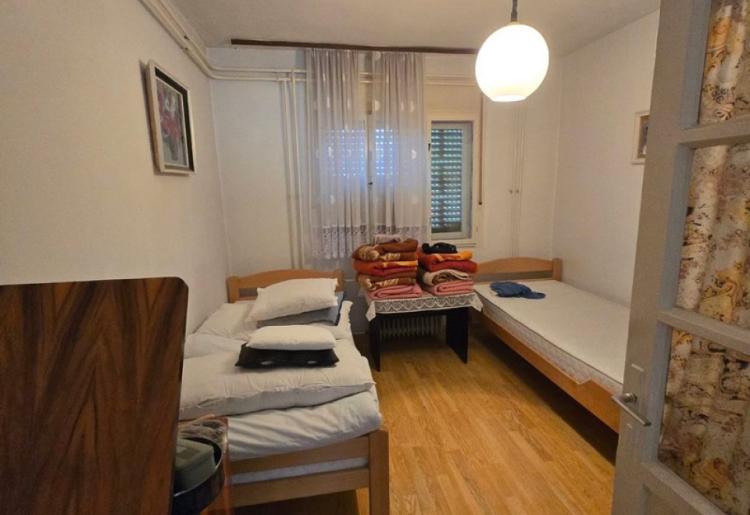 848. Na prodaju dve kuće 