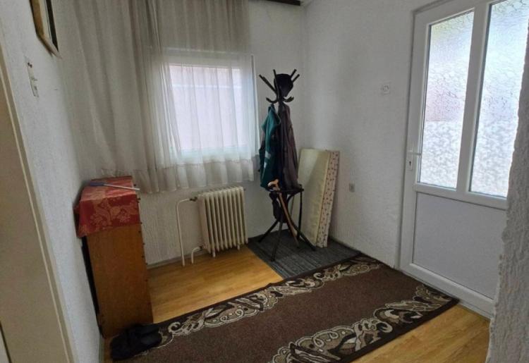 848. Na prodaju dve kuće 
