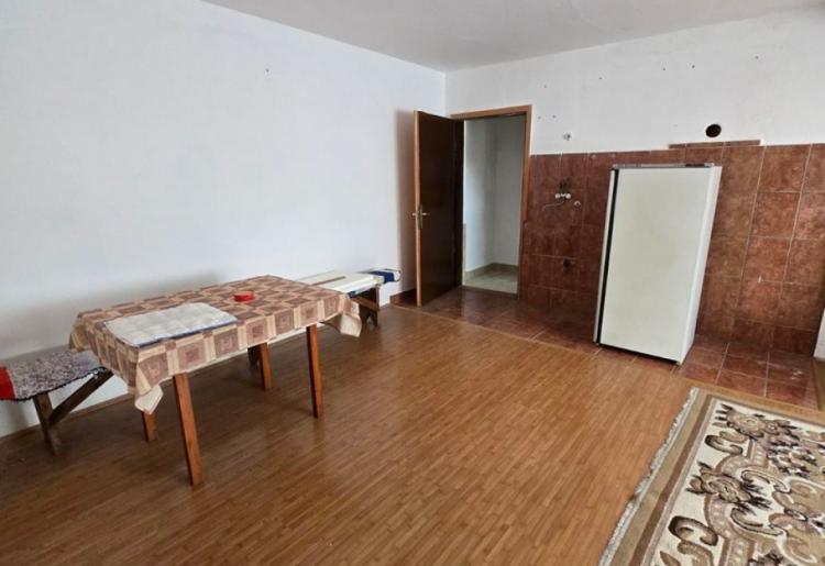 848. Na prodaju dve kuće 