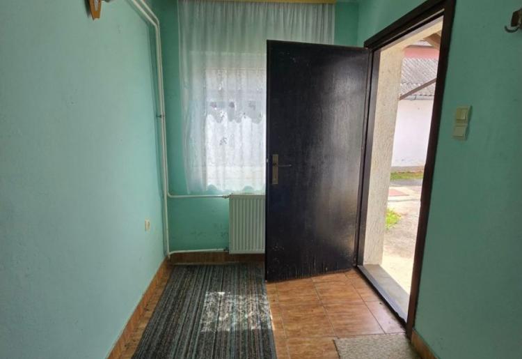 848. Na prodaju dve kuće 