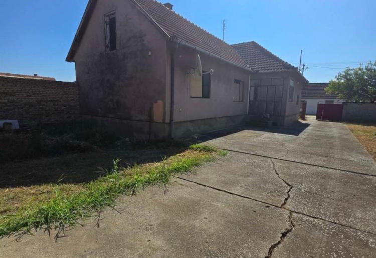 853. Na prodaju kuća u Kljajućevu