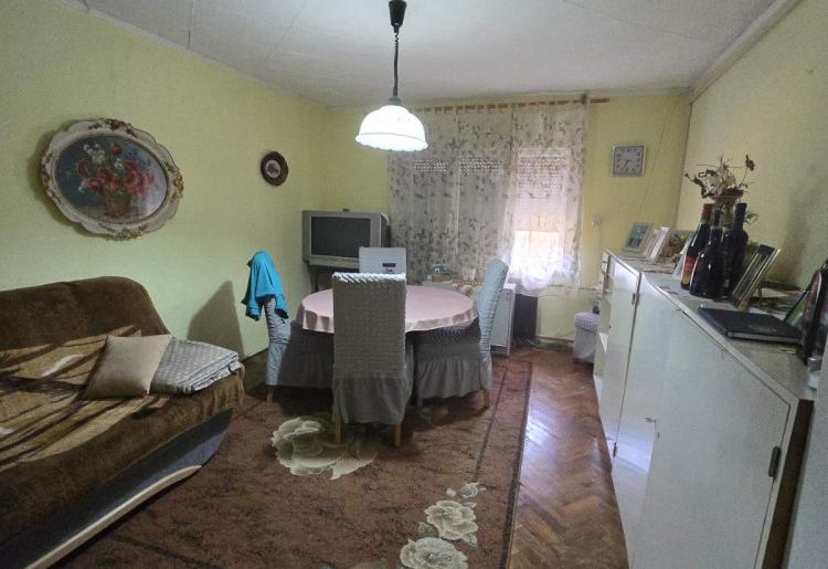 855. Na prodaju kuća 