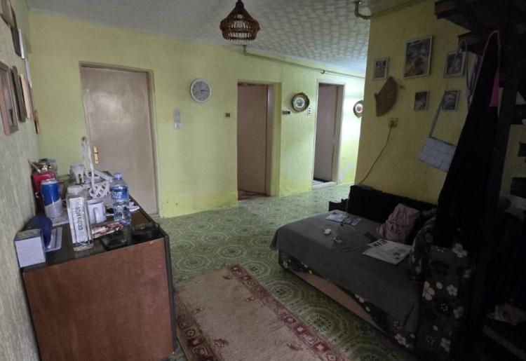 855. Na prodaju kuća 