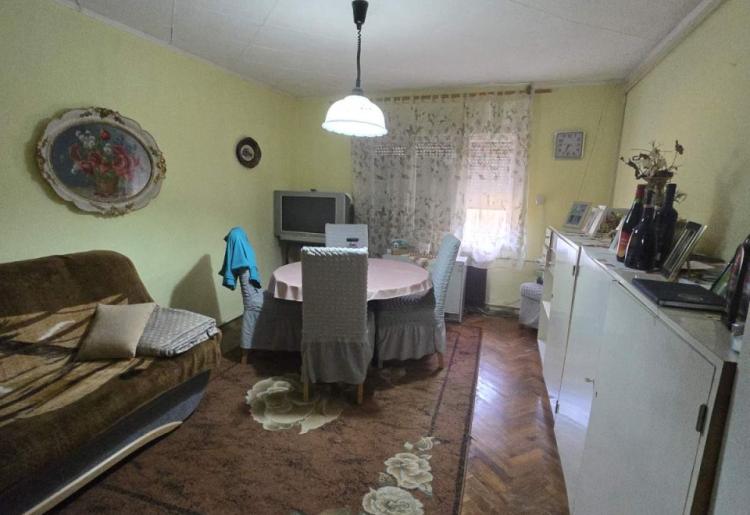 855. Na prodaju kuća 