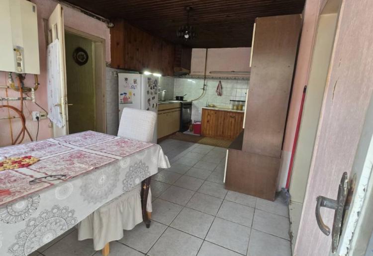 855. Na prodaju kuća 