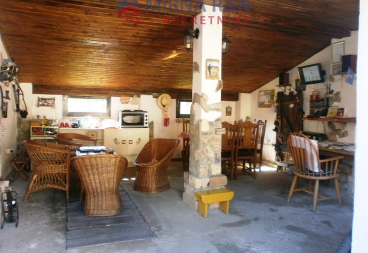 838. Na prodaju kuća 