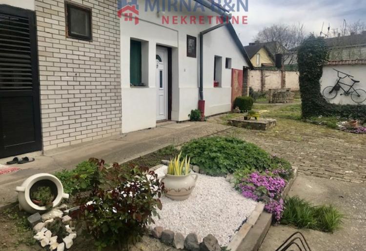 838. Na prodaju kuća 