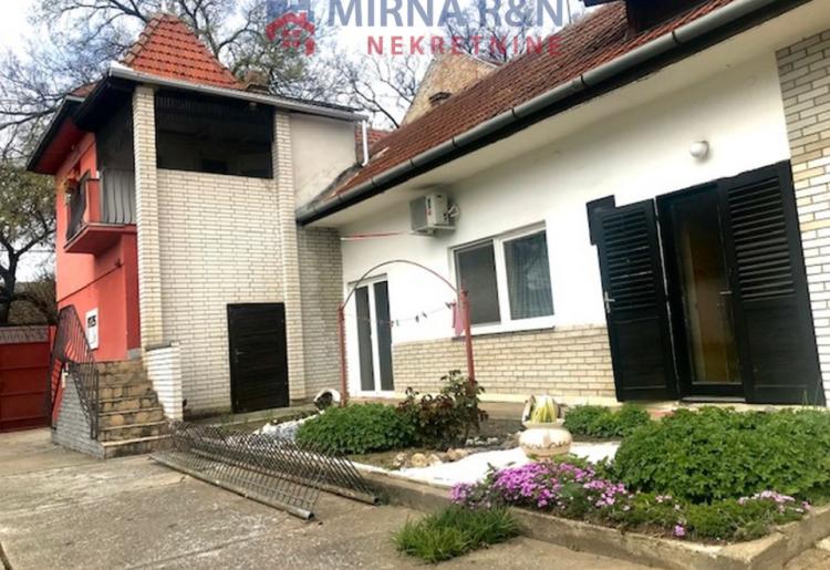 838. Na prodaju kuća 
