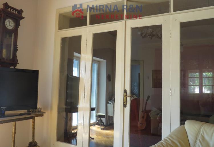 838. Na prodaju kuća 