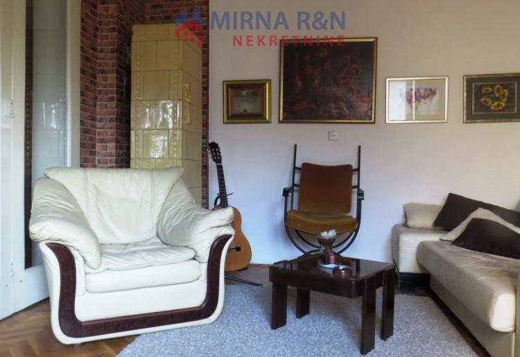 838. Na prodaju kuća 