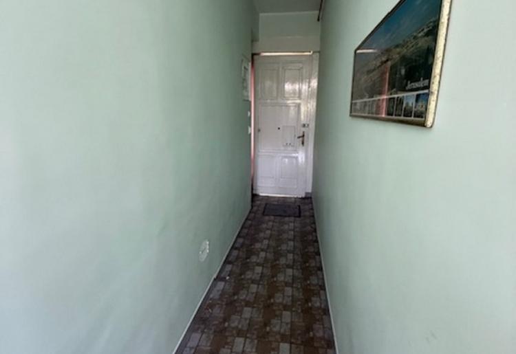 863. Na prodaju kuća 