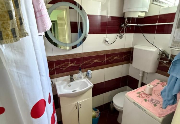 863. Na prodaju kuća 