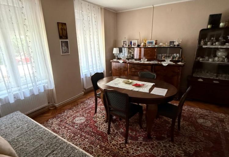 863. Na prodaju kuća 