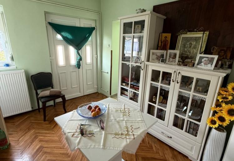 863. Na prodaju kuća 