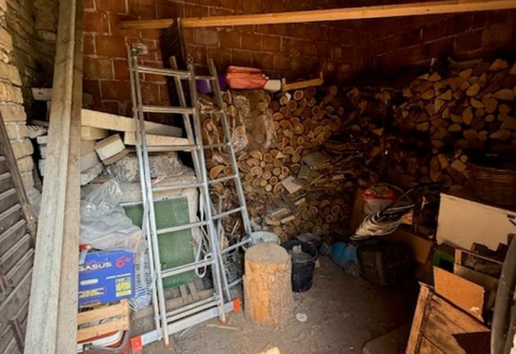 863. Na prodaju kuća 