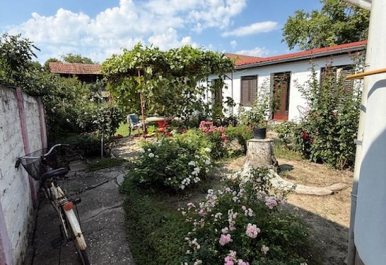 863. Na prodaju kuća 