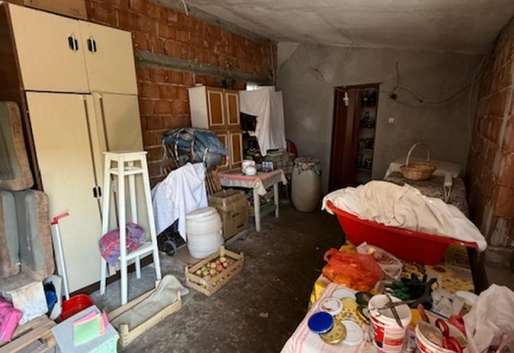 863. Na prodaju kuća 