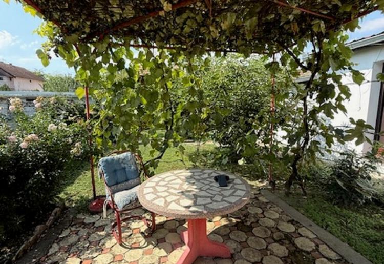 863. Na prodaju kuća 