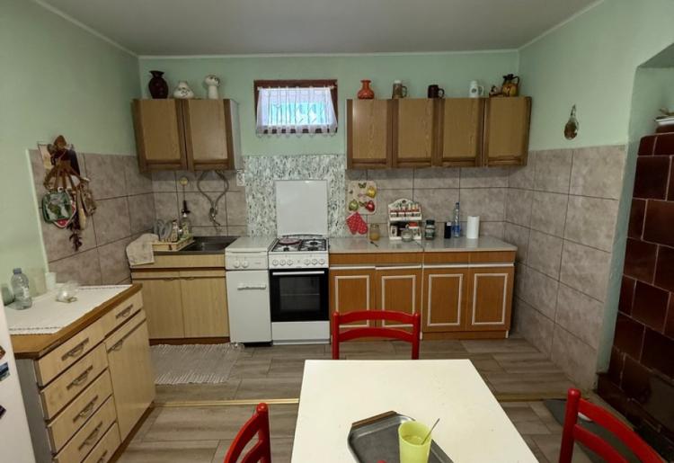 863. Na prodaju kuća 