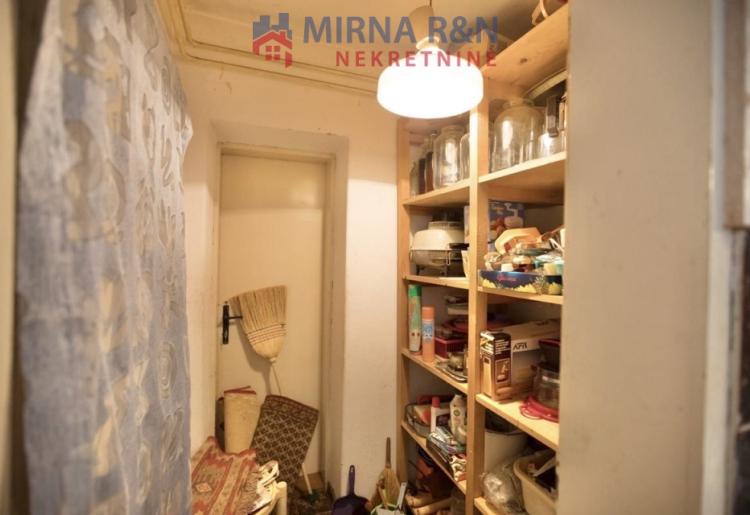865. Na prodaju kuća 