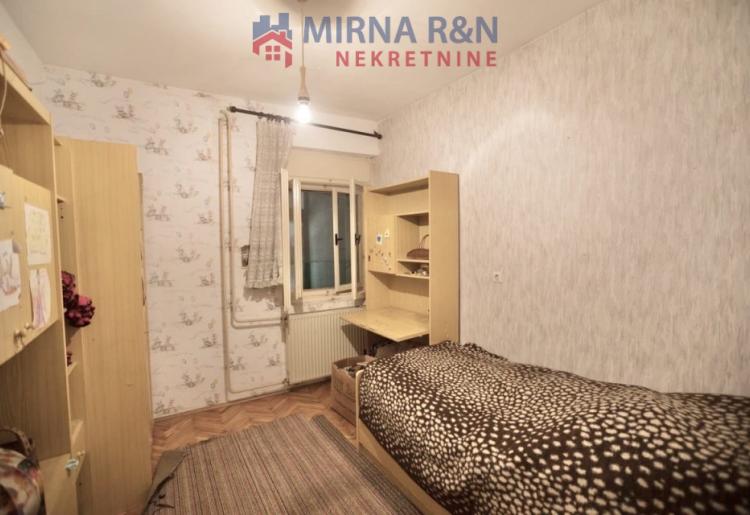 865. Na prodaju kuća 