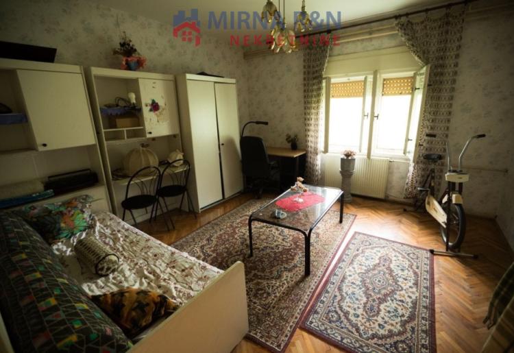 865. Na prodaju kuća 