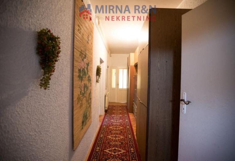 865. Na prodaju kuća 