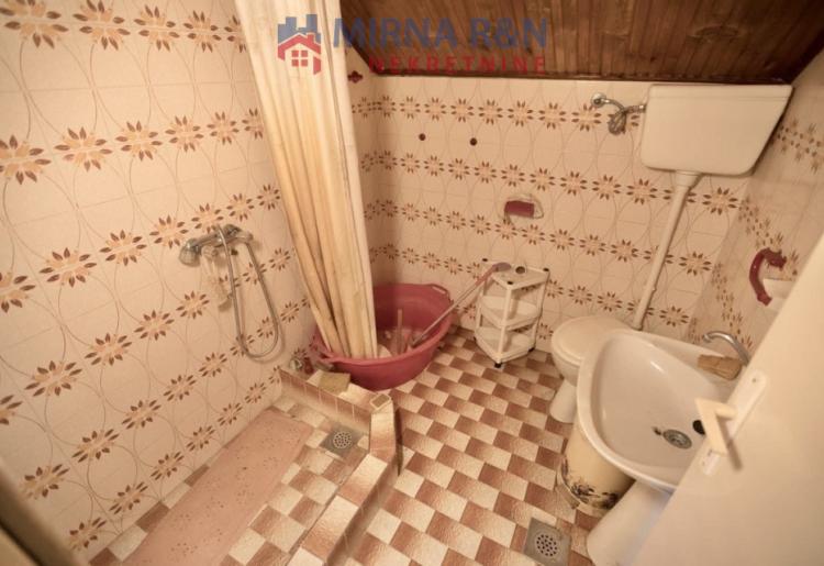 865. Na prodaju kuća 