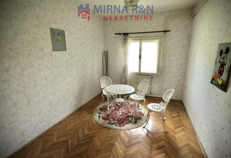 865. Na prodaju kuća 