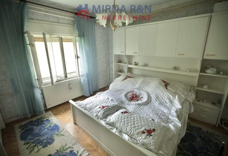865. Na prodaju kuća 